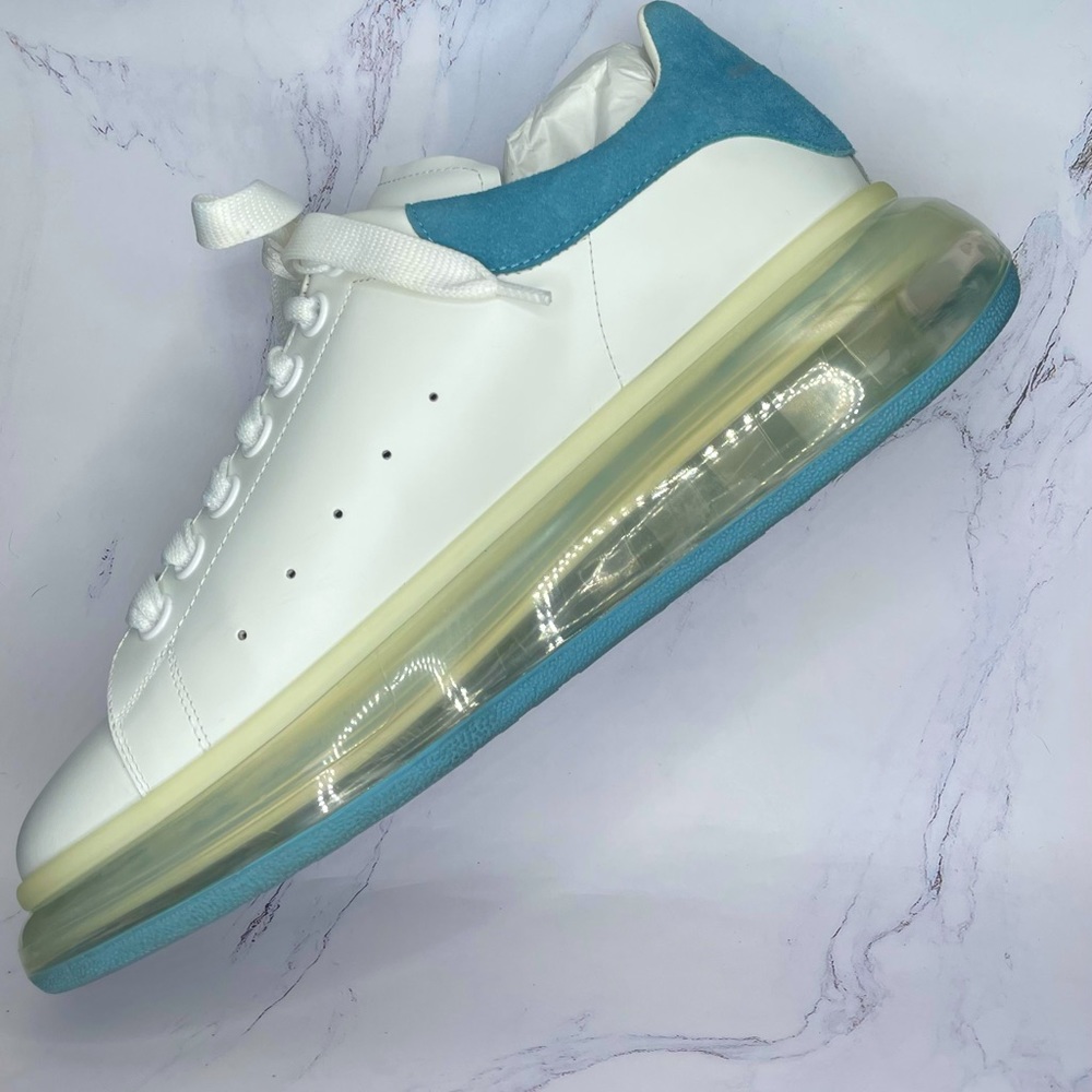 Alexander McQueens White/Cornflower Blue